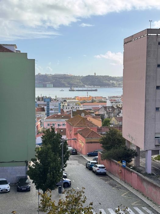 T2 na Ajuda c/Cozinha equipada - a estrear após obras totais