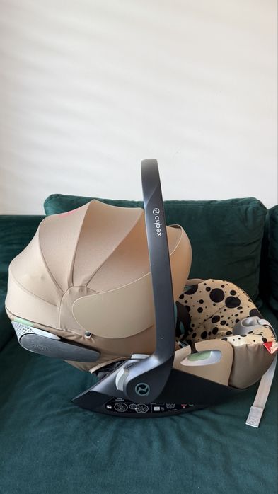 Автокрісло Cybex Platinum Cloud T i-Size - колекція Karolina Kurkova