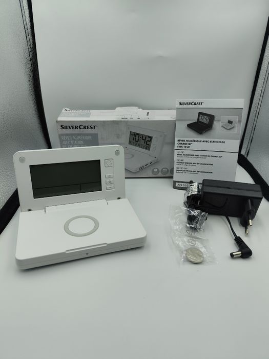 NOWY Cyfrowy budzik z ładowarką indukcyjną Silvercrest QI 10W biały