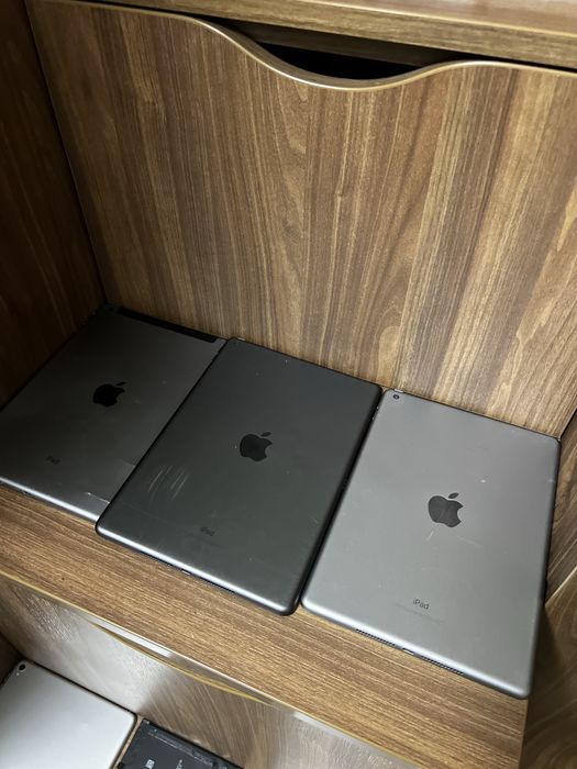 ЛОТ Ipad/Iphone/airpods працюють!