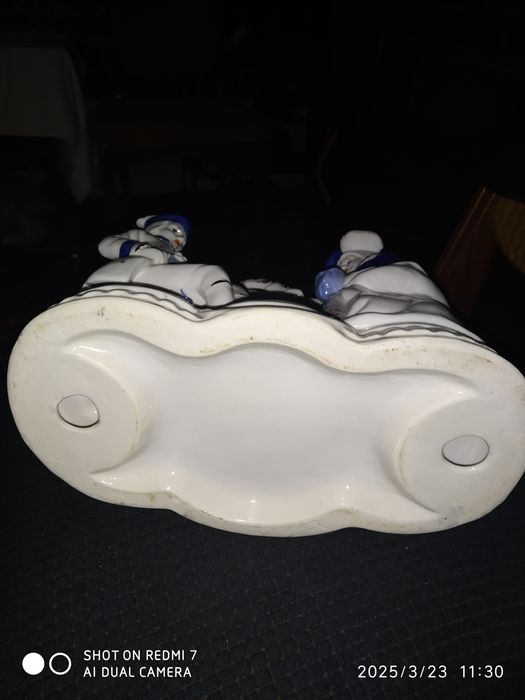 Статуэтка     Часы.