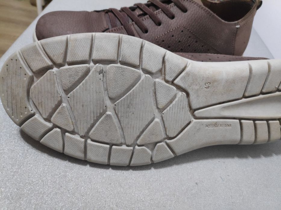 Sapatos homem 43