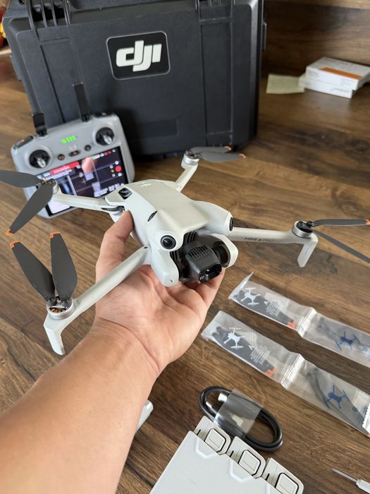 Dron dji mini 4 pro ,rc2, 5 akumulatorów!!!