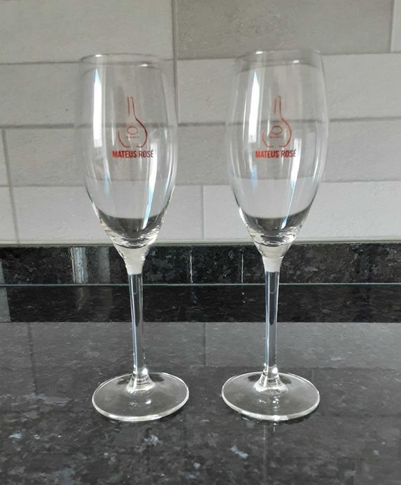 Conjuntos de Copos de Pé Alto/Flutes - Entre 5€ e 10€!