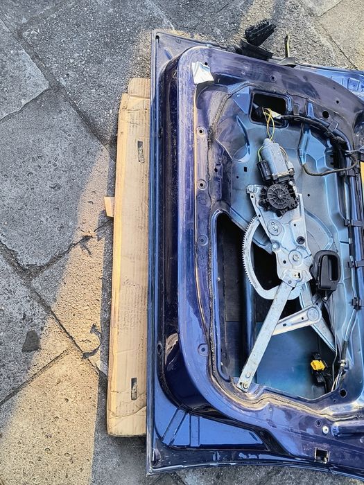 BMW E36 sedan drzwi Montrealblau Atlantisblau Cosmosschwarz