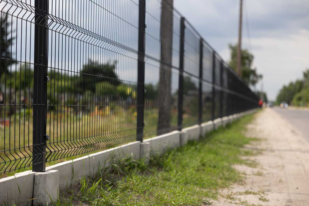 Готовий бетонний фундамент під паркан від виробника в наявності.