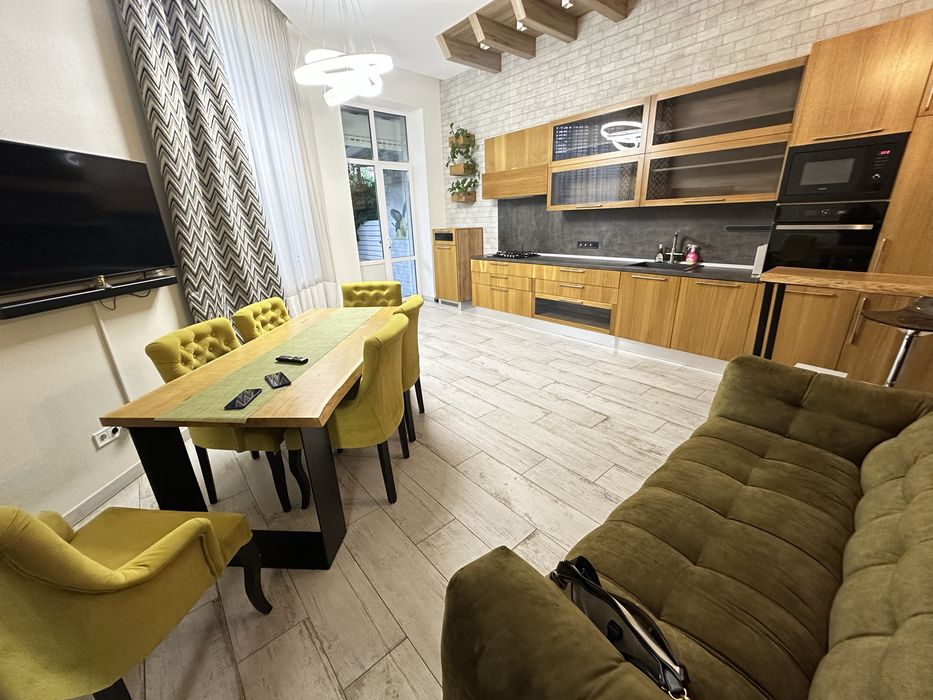 Аренда дома ( будинка) на 9 Фонтана с подвалом