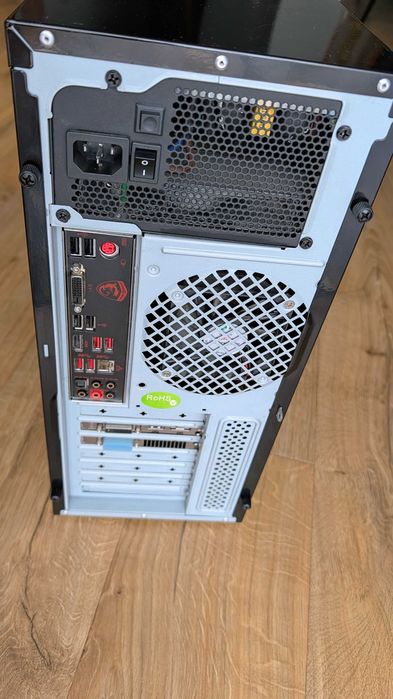 komputer stacjonarny - proc intel, 100% sprawny, bez HDD