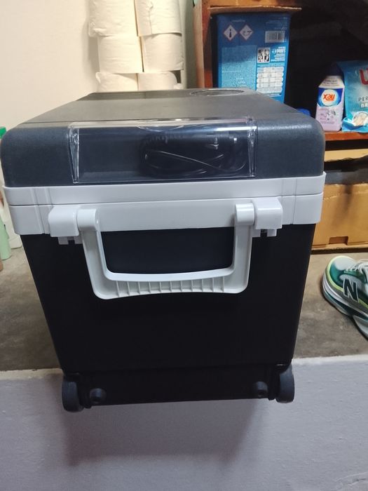 Frigorífico para viagens automóvel, camião