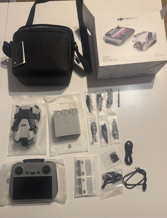 DJI Mini 4 Pro Fly More Combo (DJI RC 2)