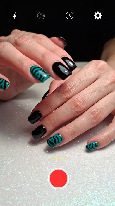 Манікюр, педикюр, нарощення нігтів, корекція