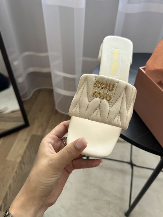 Тапочки шльопанці жіночі шкіряні miu miu 37