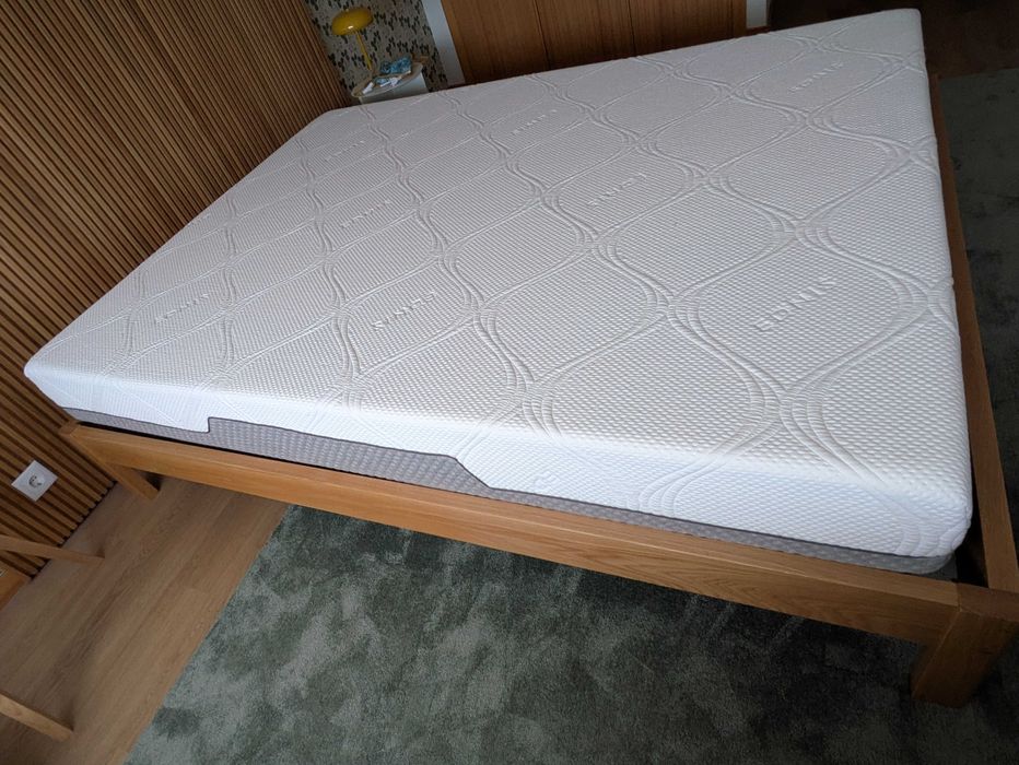 Cama de casal com estrado + colchão Ednis