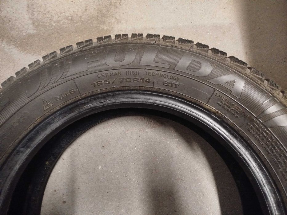 Sprzedam komplet opon wielosezonowych 165/70R14 T81