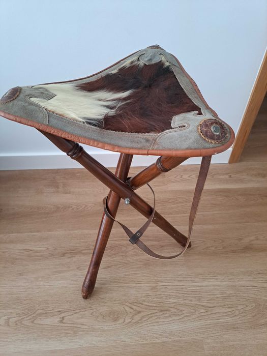 Banco de madeira de caça em bom estado