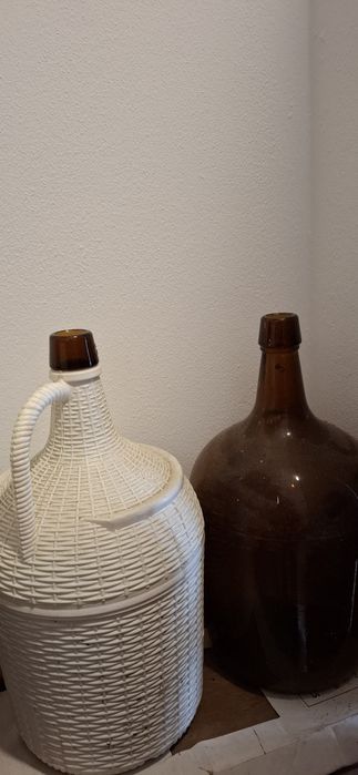 Garrafões de vidro