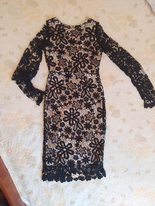 Платье по фигуре, платье-футляр из кружева-шитья.