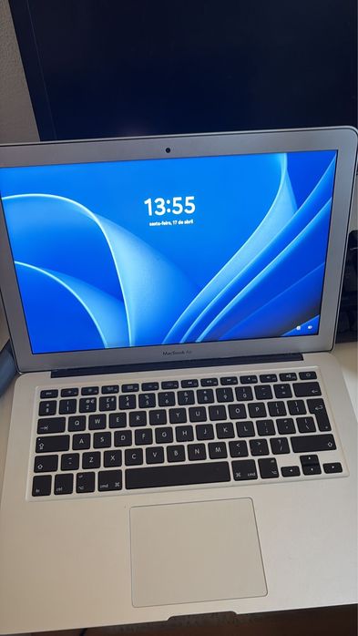Macbook  air A1466453713641089935360
