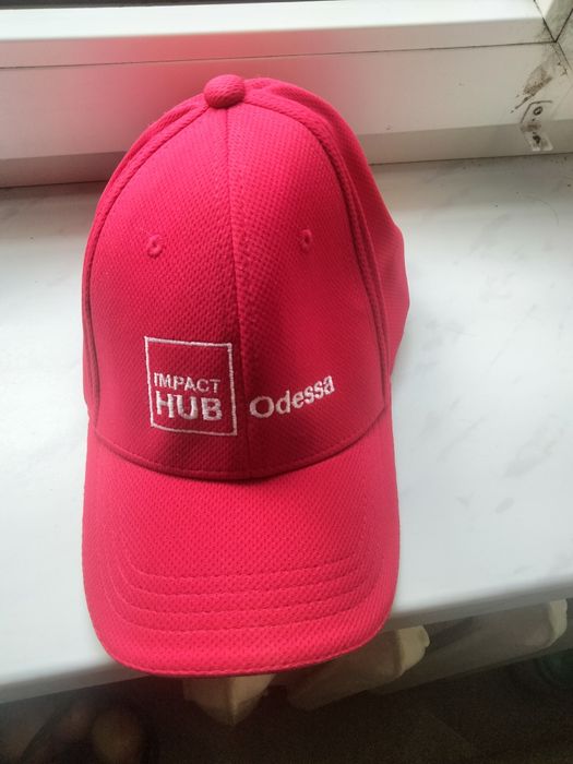 Бейсболка с логотипом