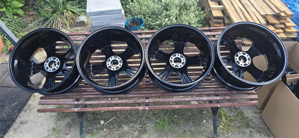 Felgi BMW X5 E70 F15 VW AMAROK 5x120 R22 ET35 Otwór piasty 74.1