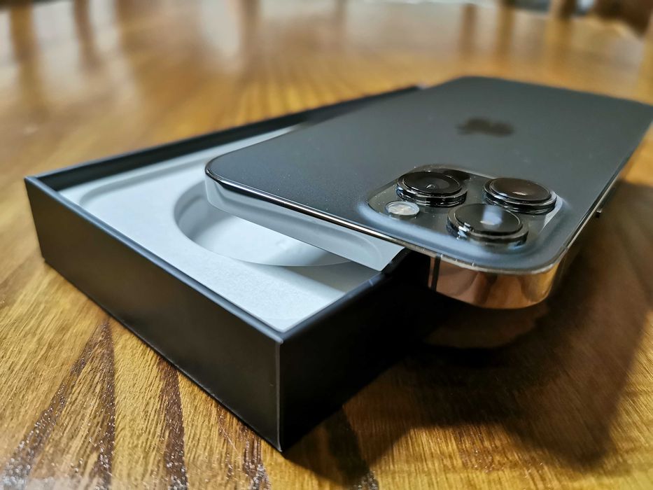 Iphone 12 pro max 128g graphite com capa em pele original Preta64284490892291122