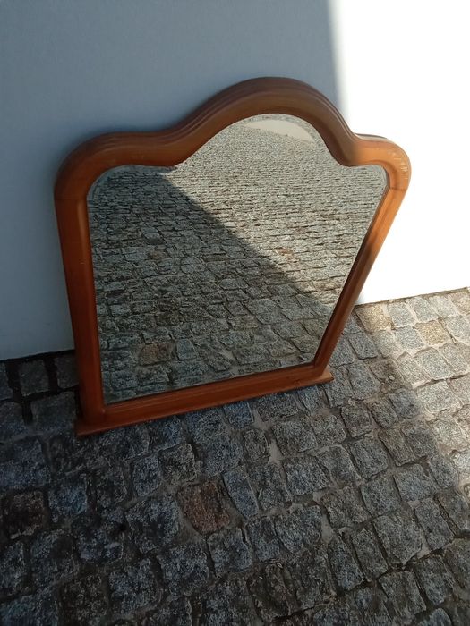 Espelho antigo em madeira