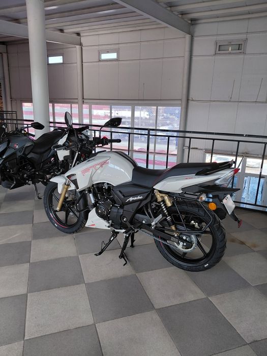 Мотоцикл TVS APACHE RTR 180