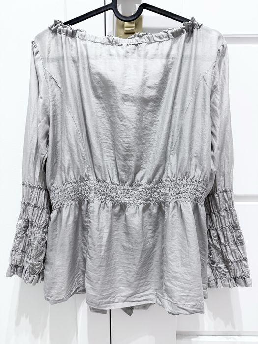Koszula szara z haftem na rękawach 70% bawełna 30% jedwab silk Nu