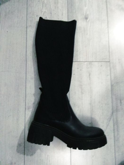 Piękne kozaki skarpeta