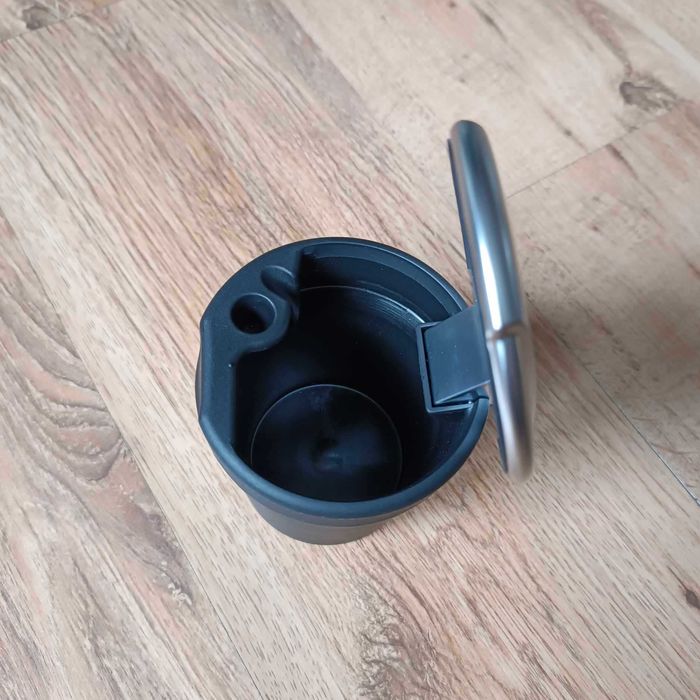 Kubek - popielniczka do Audi + kamizelki gratis