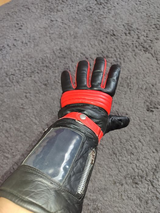 Вінтажні шкіряні теплі чорно-червоні мотоциклетні рукавички краги.
