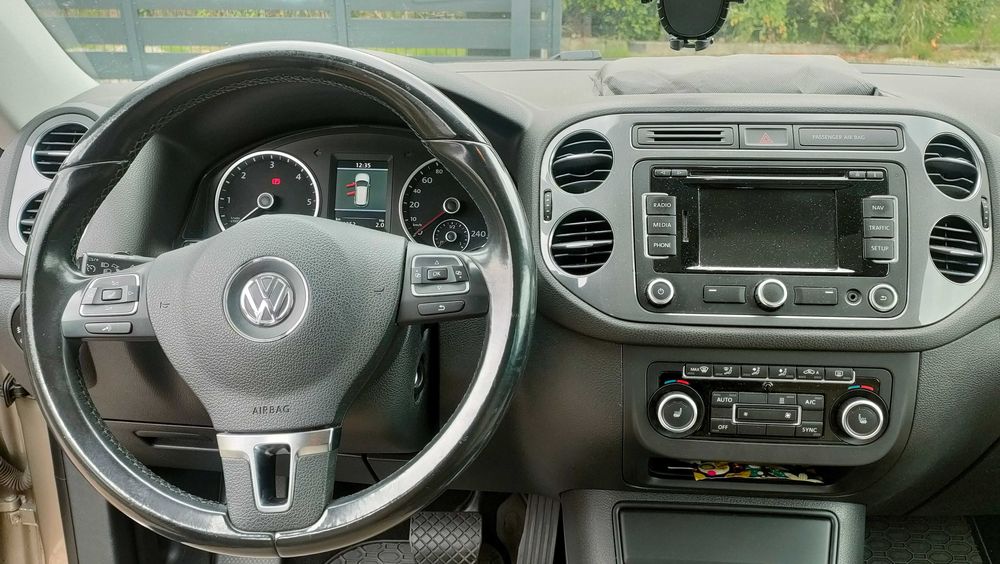 Volkswagen Tiguan 4x4 2.0 tdi automat webasto sam parkuje bi-xenony