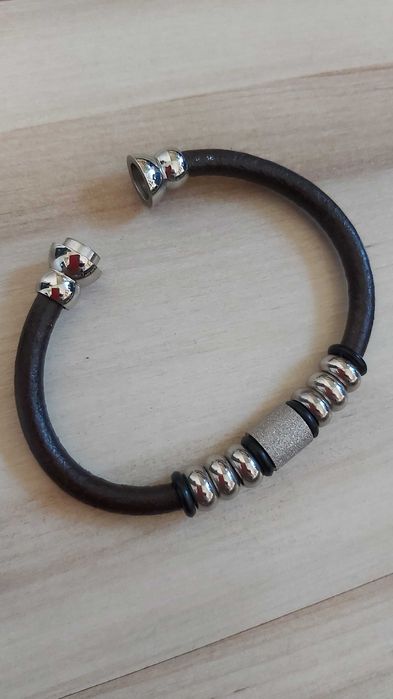 Bransoletka damska rzemyk + elementy dekoracyjne długość 20 cm