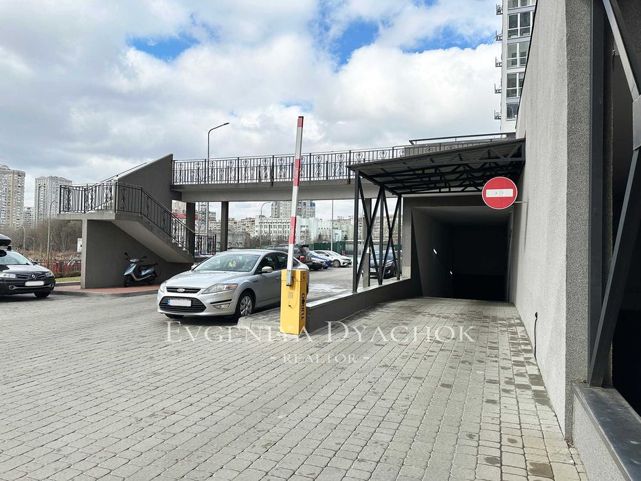 Продаж паркомісць в ЖК Лебединый, Ревуцького, 40-В