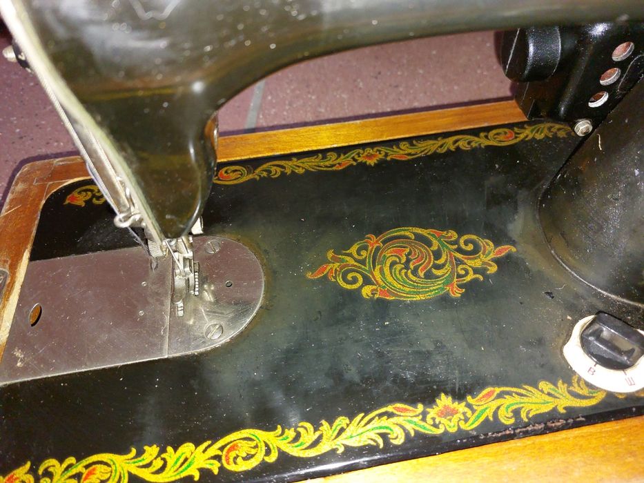 Zabytkowa maszyna do szycia Rosyjska MW2 jak singer