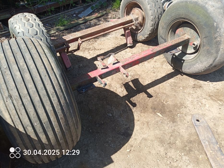 Oś z kolami pod wywrot