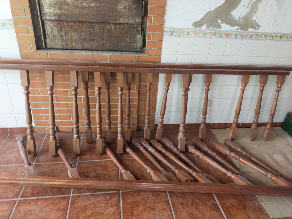 Corrimão madeira mogno