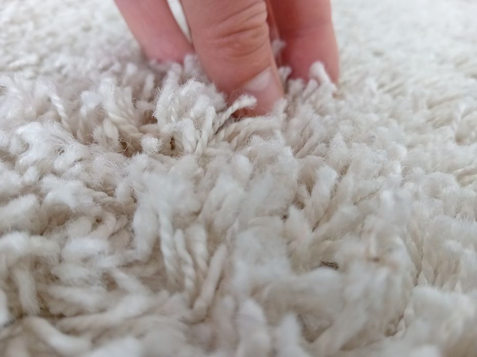 Tapete bege pêlo alto