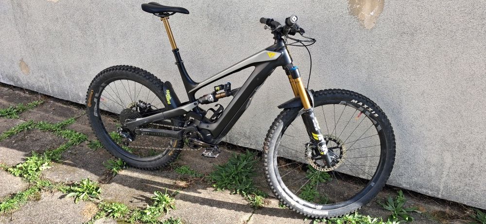 Rower elektryczny Enduro YT DECOY CF PRO RACE Fox Kashima full suspens