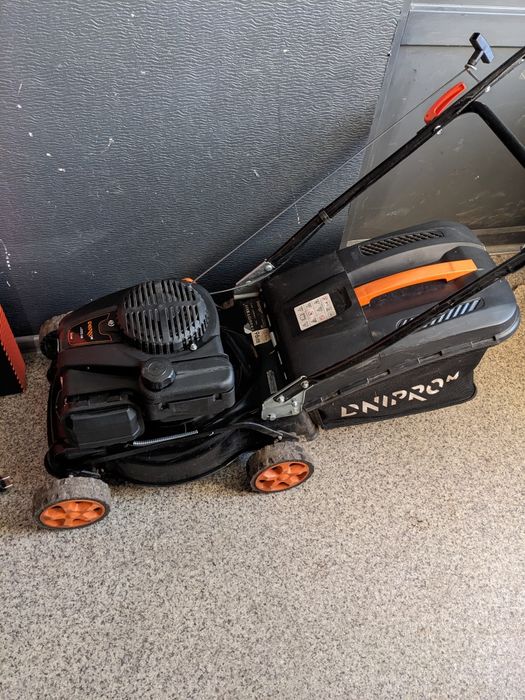 Газонокосарка Dnipro M 40