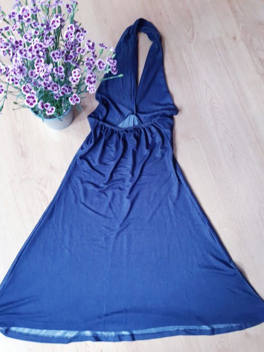 Niebieska sukienka bez pleców  na szyję  roz. 36/38
