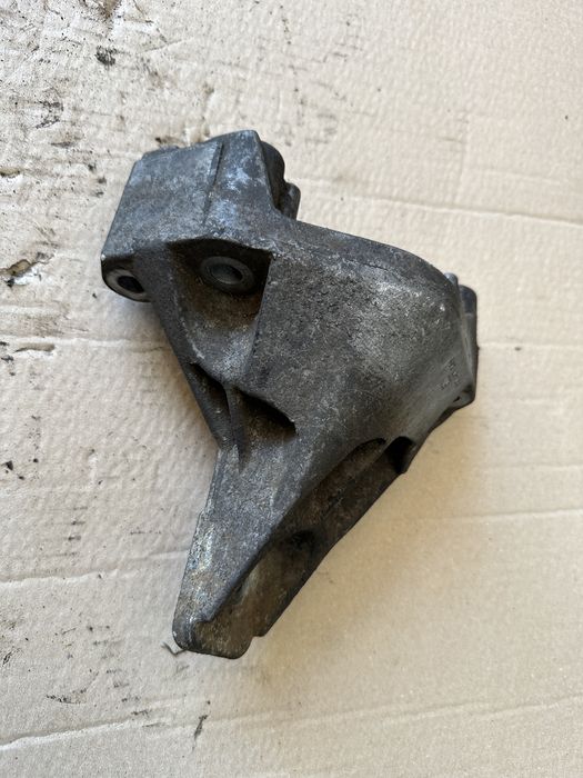 Кронштейн двигуна opel astra g 1.8i 90497255