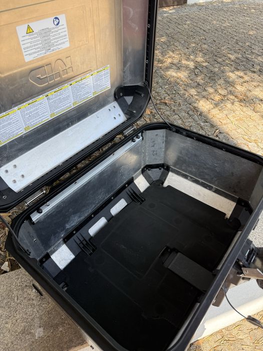 Mala Givi 58L outback + monokey