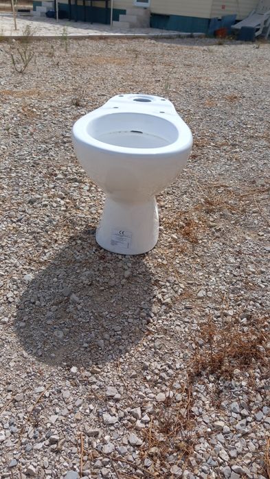 Sanita nova na caixa da marca a sequa