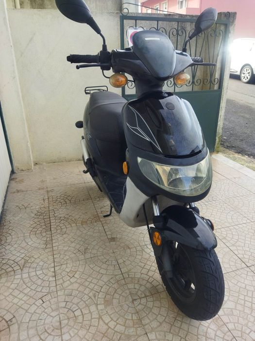 Scooter, acelera, motorizada, ciclomotor, keeway 50cc 2T de garagem
