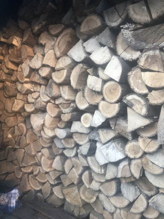 Продам тільки сухі  дрова колоті та ковбочки .