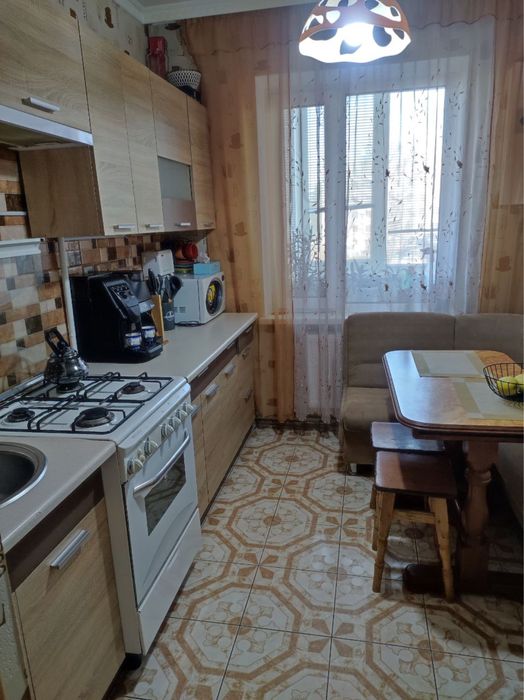 Продаю квартиру смт. Ставище