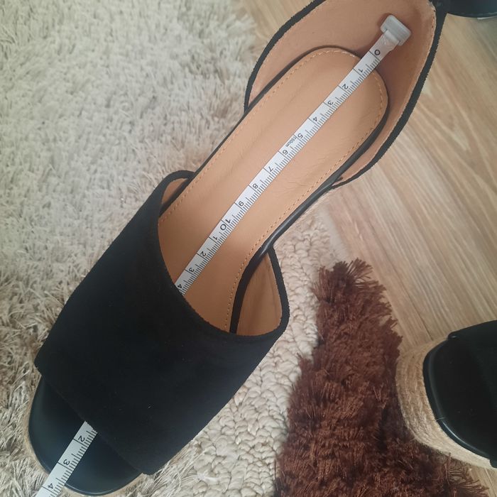 Buty na koturnie