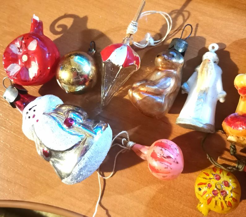 Разные ёлочные игрушки на ёлочку малютку времён СССР.