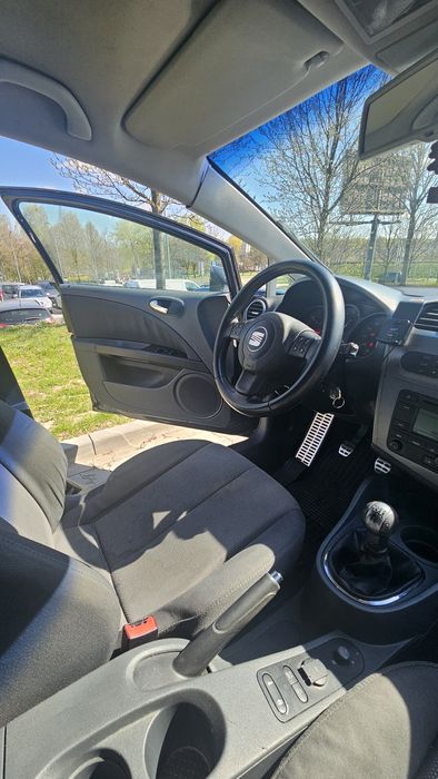Seat Leon 2 (2007) ksenony i wyświetlacz radia (oryginał)